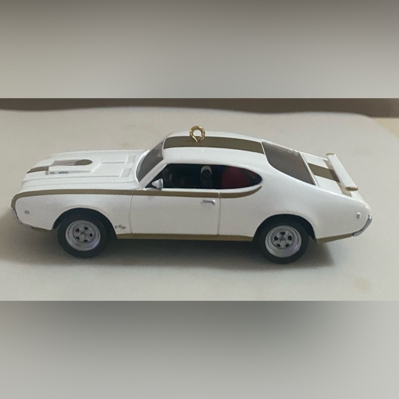 Hallmark Keepsake Ornament 1969 Hurst Oldsmobile 442 - Picture 1 of 6